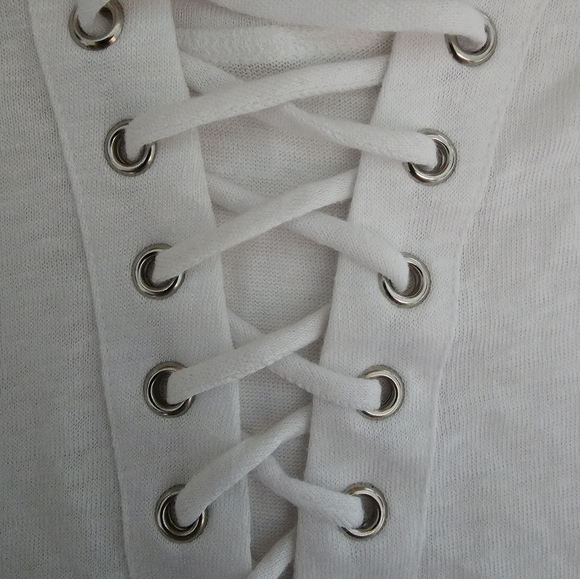 A.L.C. Linen Short Sleeve Top Size M White Lace Up Back Silver Grommets T-Shirt - Picture 5 of 10